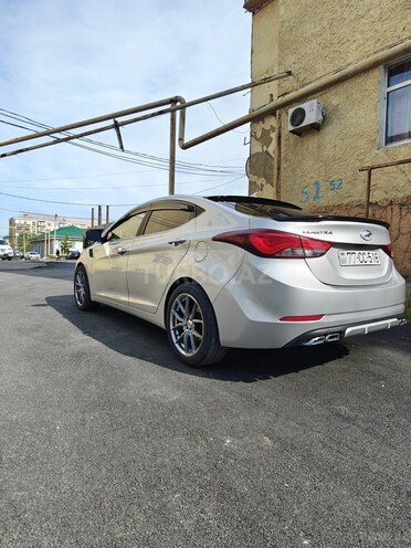 Hyundai Elantra-4