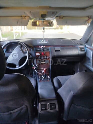 Mercedes E 280-2