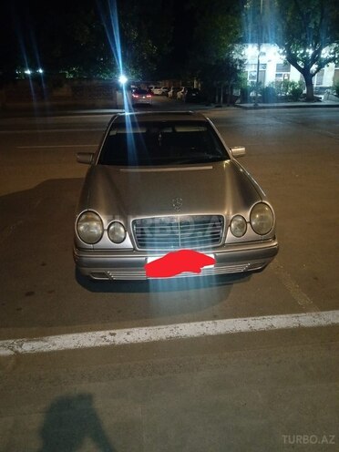 Mercedes E 280-1