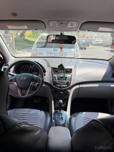 Hyundai Accent-5