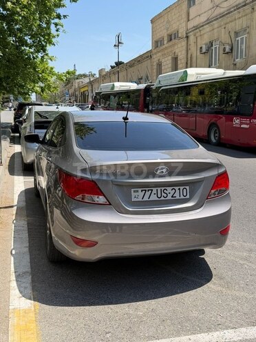 Hyundai Accent-2