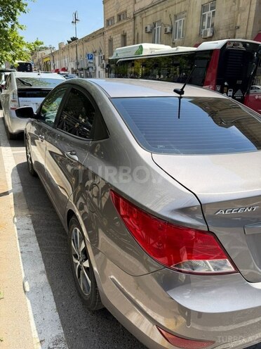 Hyundai Accent-4