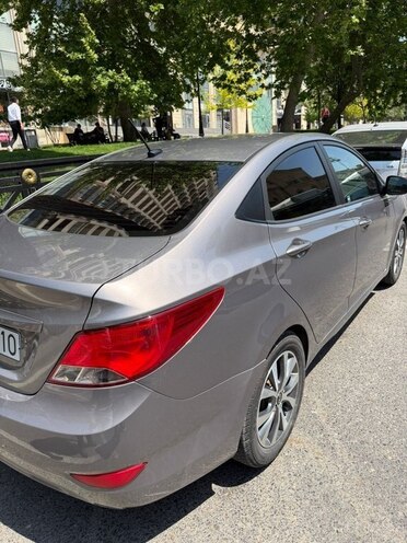 Hyundai Accent-3