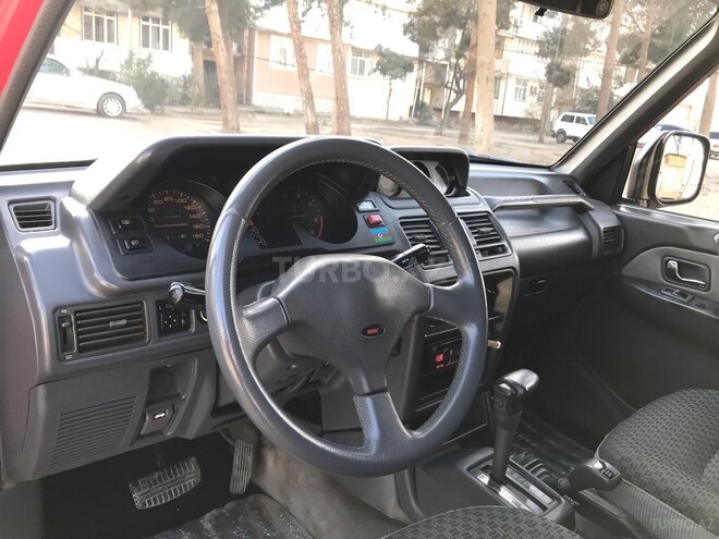 Mitsubishi Pajero-9