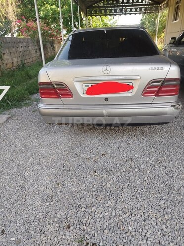 Mercedes E 280-5