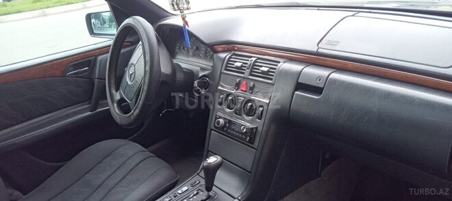 Mercedes E 240-5