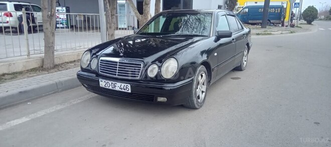 Mercedes E 240-1
