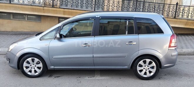 Opel Zafira-4