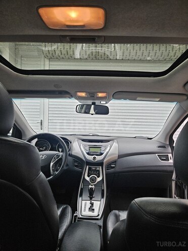 Hyundai Elantra-3