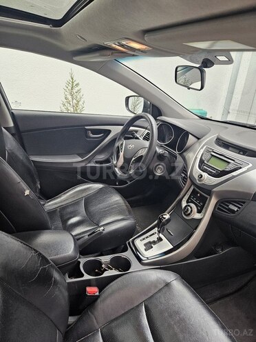 Hyundai Elantra-5