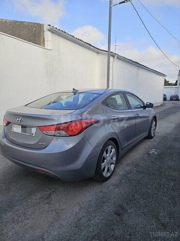 Hyundai Elantra-8