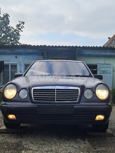 Mercedes E 280-2