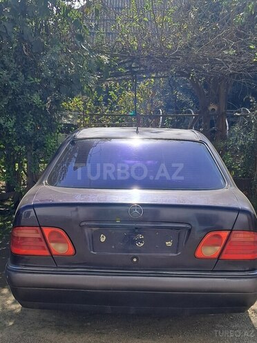 Mercedes E 280-4