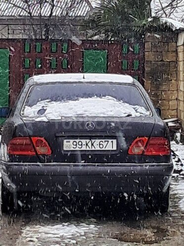 Mercedes E 280-5
