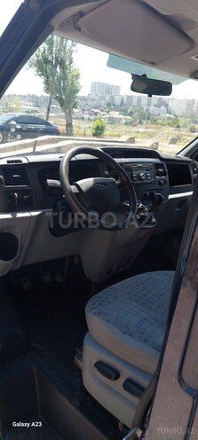 Ford Transit-13