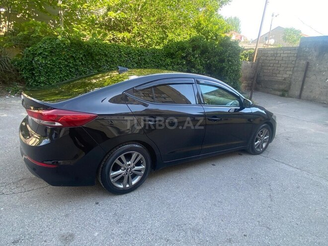 Hyundai Elantra-6