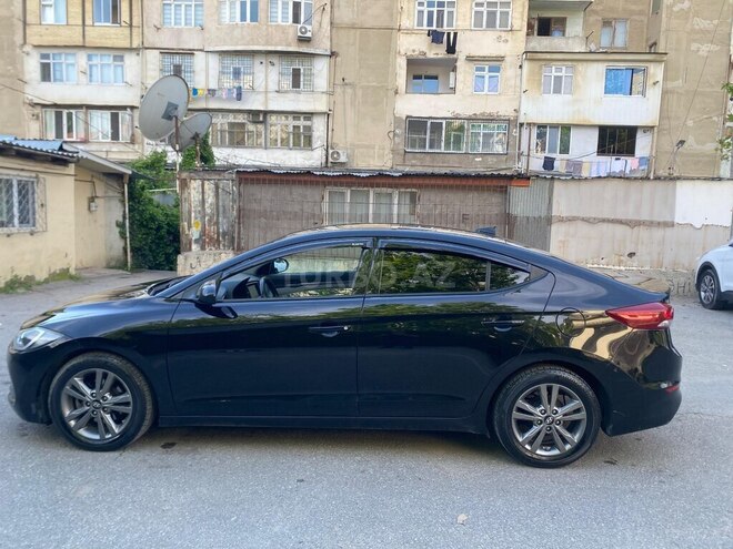 Hyundai Elantra-8