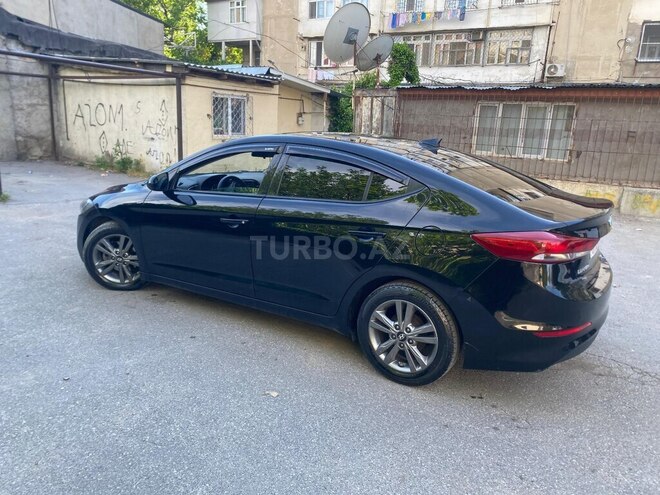 Hyundai Elantra-7