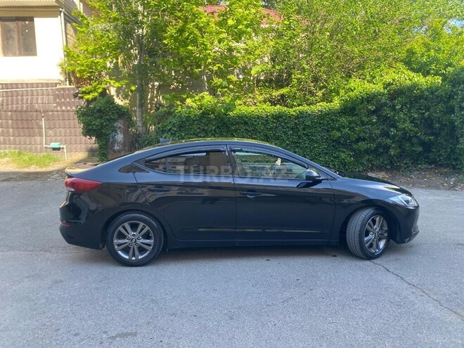 Hyundai Elantra-9