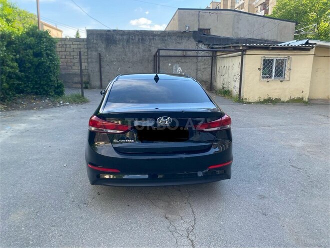 Hyundai Elantra-11