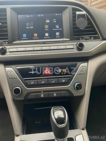 Hyundai Elantra-15