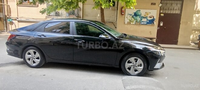 Hyundai Elantra-11