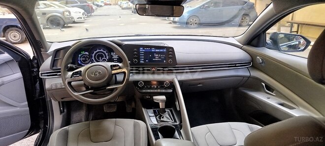 Hyundai Elantra-12