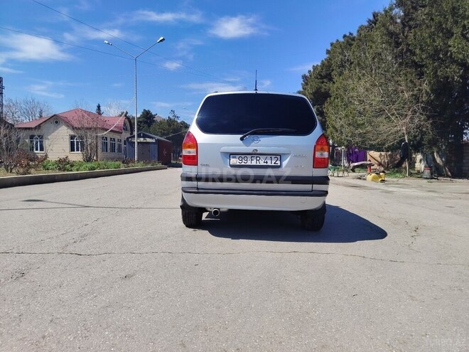 Opel Zafira-4