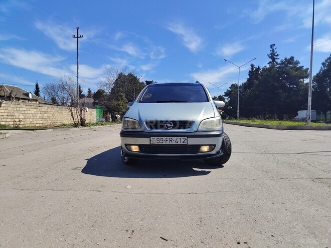 Opel Zafira-1