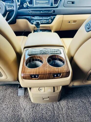 Kia Carnival-9