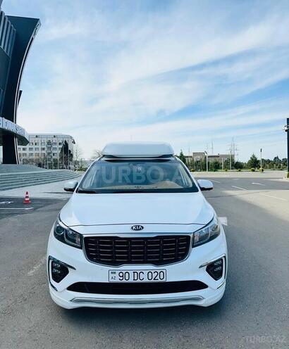 Kia Carnival-1