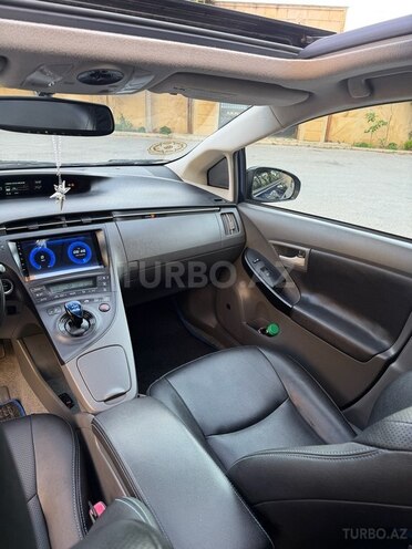 Toyota Prius-11