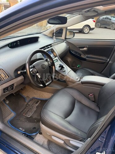 Toyota Prius-8