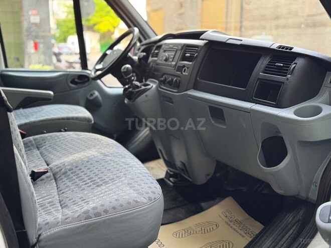 Ford Transit-16