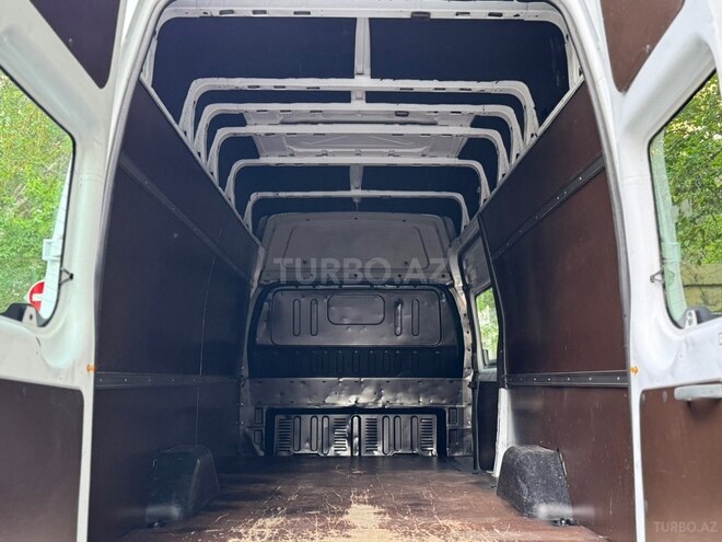 Ford Transit-13