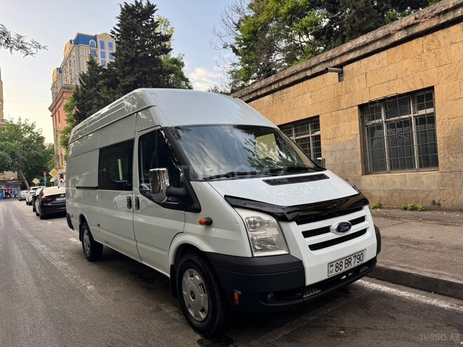 Ford Transit-8