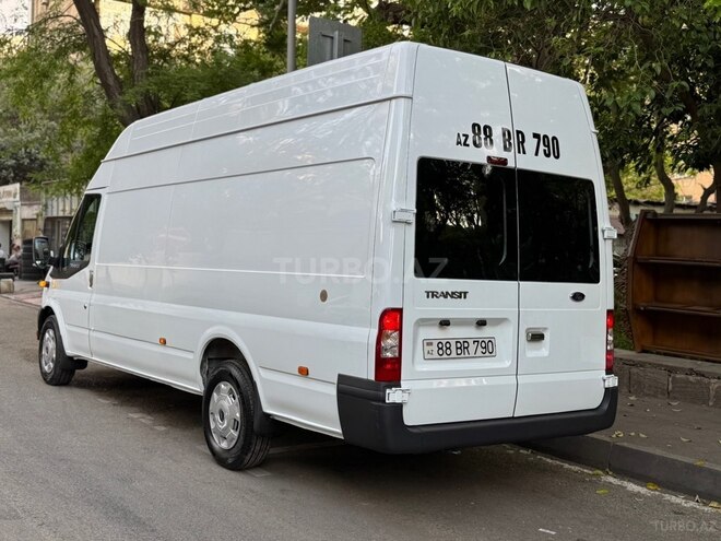 Ford Transit-9