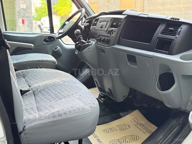 Ford Transit-17