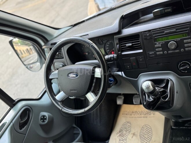 Ford Transit-15