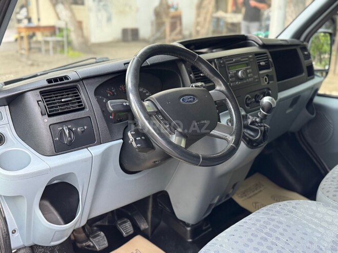 Ford Transit-19