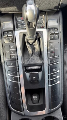 Porsche Macan-12