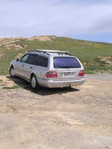 Mercedes E 240-2