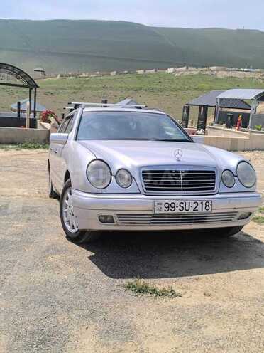 Mercedes E 240-1