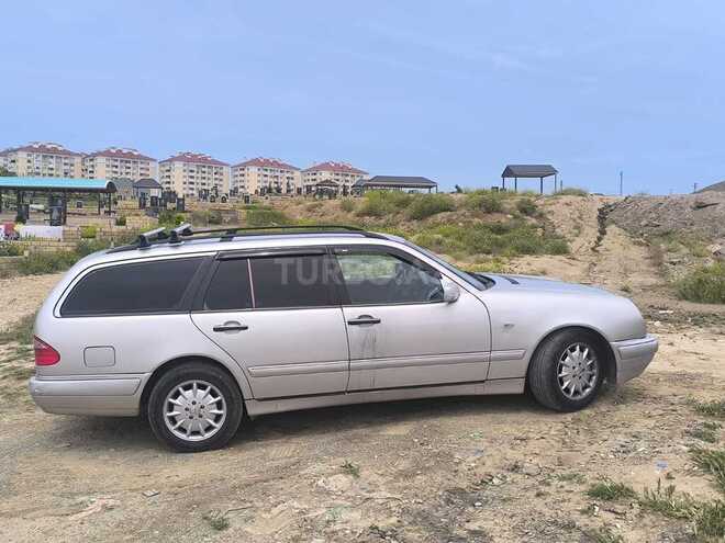 Mercedes E 240-5