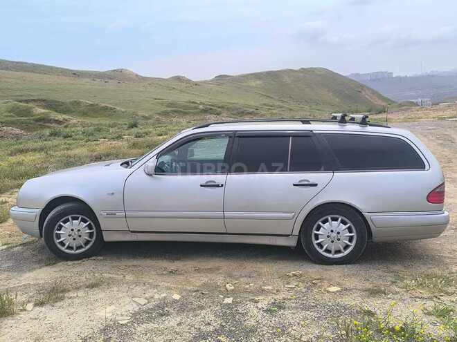 Mercedes E 240-4