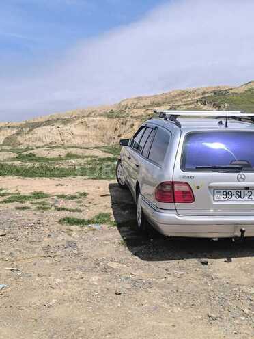 Mercedes E 240-10