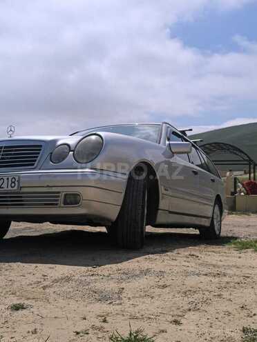 Mercedes E 240-11
