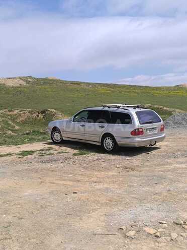 Mercedes E 240-15