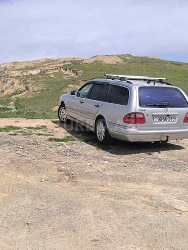 Mercedes E 240-13