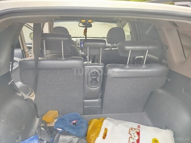 Toyota RAV4-9